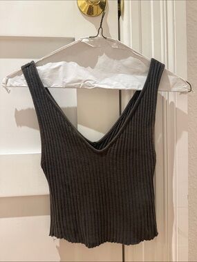 ✨ Enza Costa Ribbed V-Neck Cropped Tank Top ✨